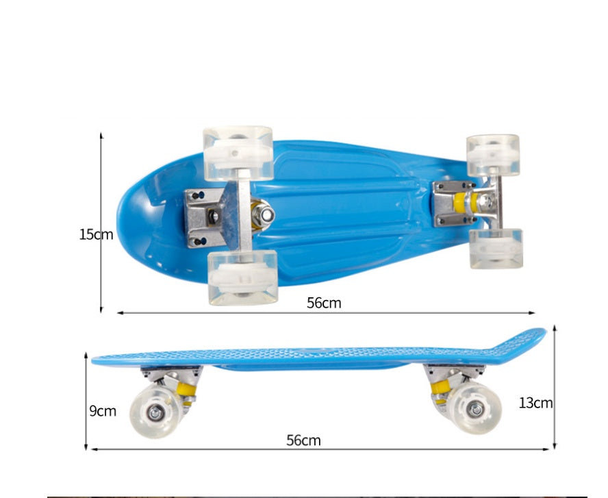 Skateboard à quatre roues à la mode et à la personnalité créative