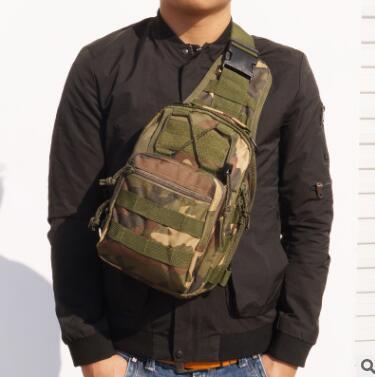 Sac d'équitation en toile de style chaud, sac de poitrine de sport de terrain de camouflage, petit sac à bandoulière simple, sac tactique d'extérieur croisé oblique.