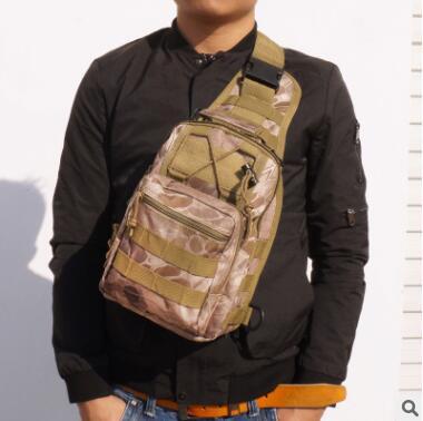 Sac d'équitation en toile de style chaud, sac de poitrine de sport de terrain de camouflage, petit sac à bandoulière simple, sac tactique d'extérieur croisé oblique.