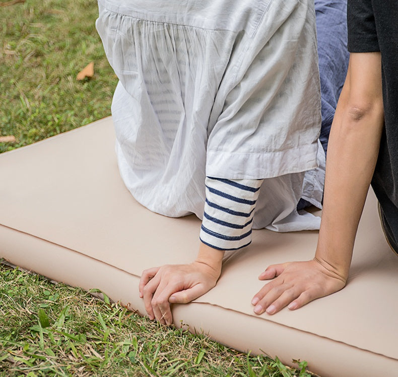 Matelas gonflable pour faire un sol pour le camping